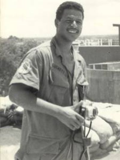 Larry J Luckett