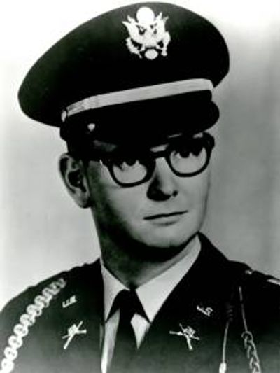 Robert J Hibbs